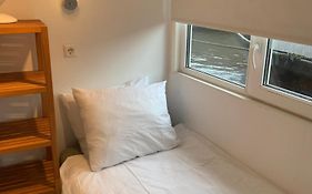 Tiny Houseboat B&B On The Amstel River
